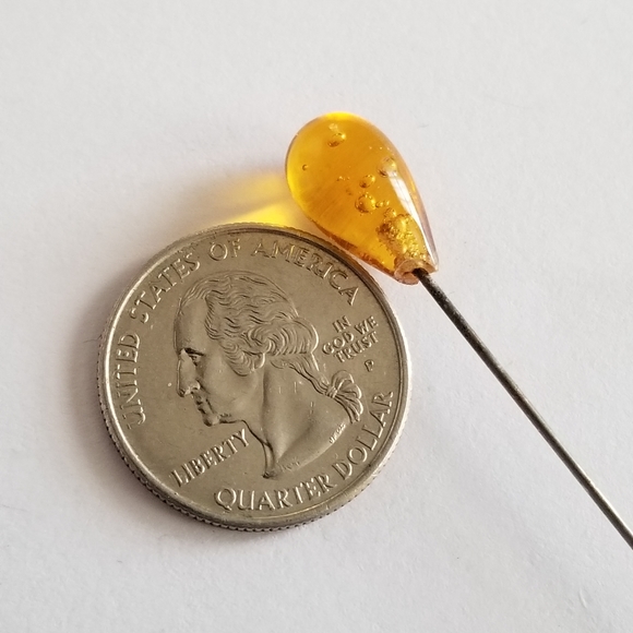 Vintage yellow glass stick pin silver tone stickpin hat pin brooch - Picture 8 of 9